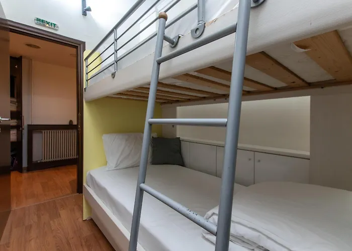 Houseloft Cosmopolitan Comfort